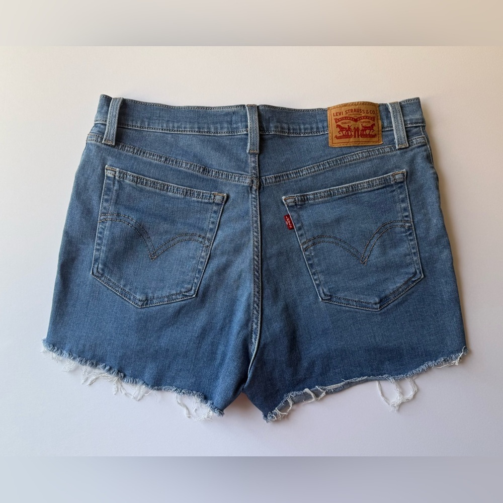 Levi's Classic Blue Jean Shorts 🤠 71% COTTON 🤎